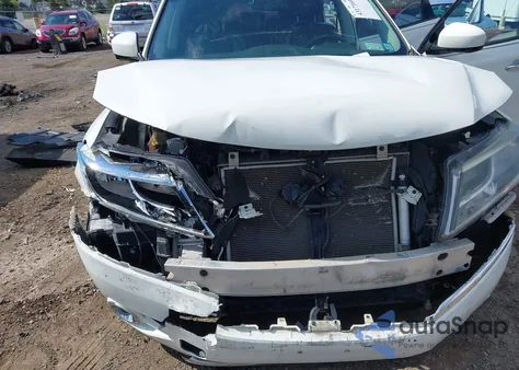 2015 Nissan Pathfinder Sl z USA, uszkodzony, nr VIN 5N1AR2MM2FC689609